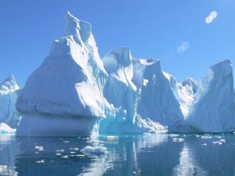 От Антарктиды откололся айсберг площадью 30 квадратных километров (ФОТО, ВИДЕО)