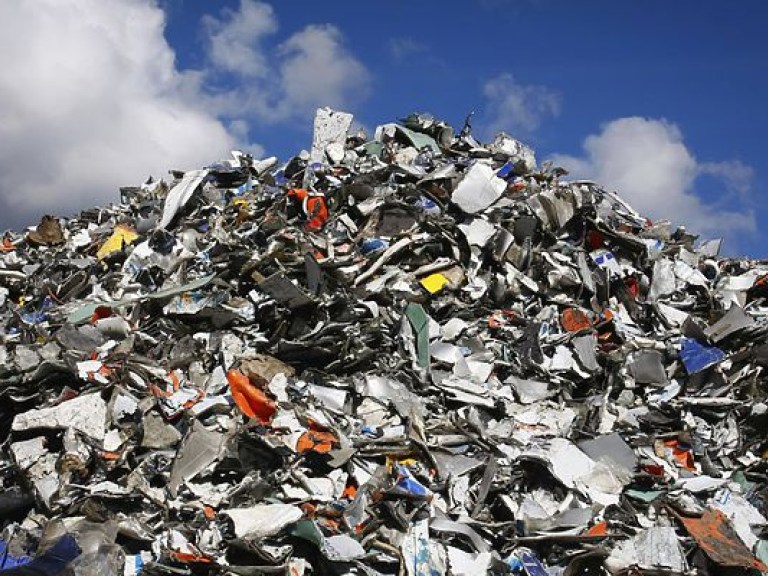 За минувшие сутки из Львова вывезено 882 тонн мусора
