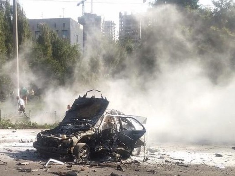 В Соломенском районе Киева взорвалось авто, есть пострадавшие (ФОТО)