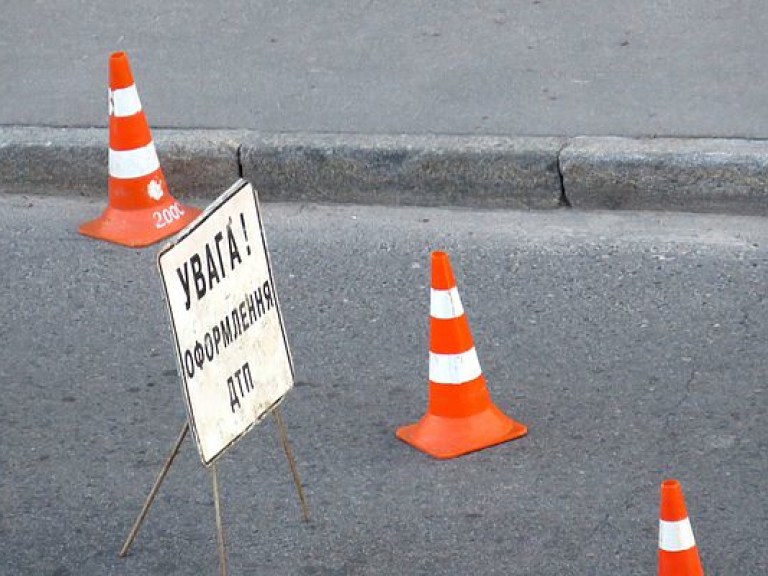 На столичном бульваре Дружбы Народов произошло тройное ДТП с опрокидыванием авто (ФОТО, ВИДЕО)