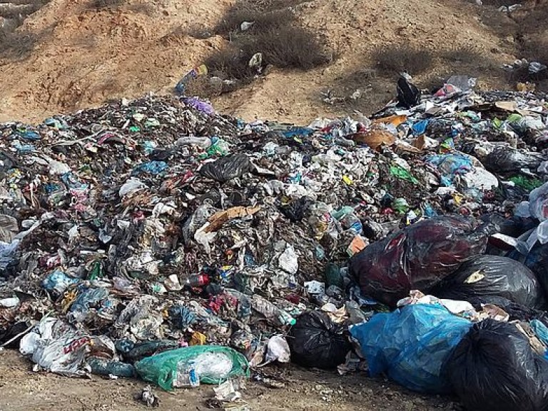 В Греции &#8212; мусорный кризис: на улицах Афин скопились горы бытовых отходов
