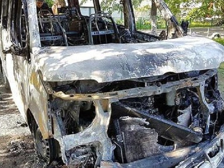 За сутки в Киеве автомобили сгорели Mercedes Sprinter и «Таврия»