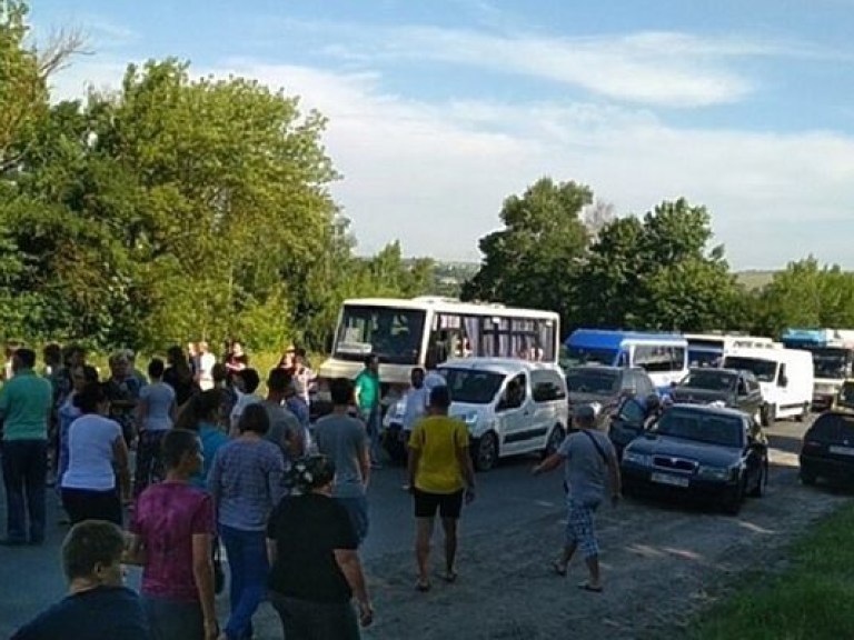 В Тернополе люди перекрыли трассу из-за убийства выпускницы (ФОТО)