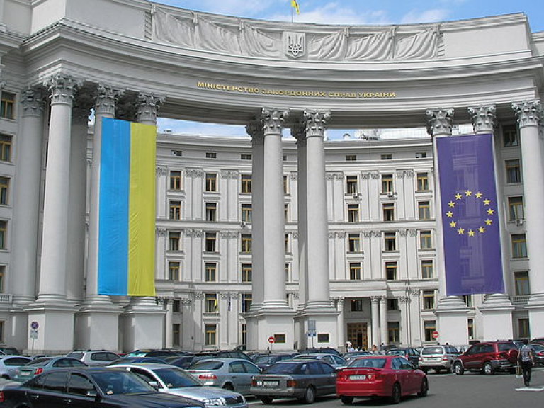 В МИД выбирают наилучший способ ограничить въезд в Украину гражданам РФ