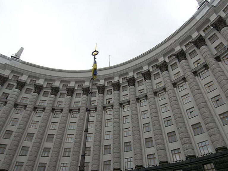 Советники Кабмина попросили украинцев сообщить в соцсетях размер их пенсий