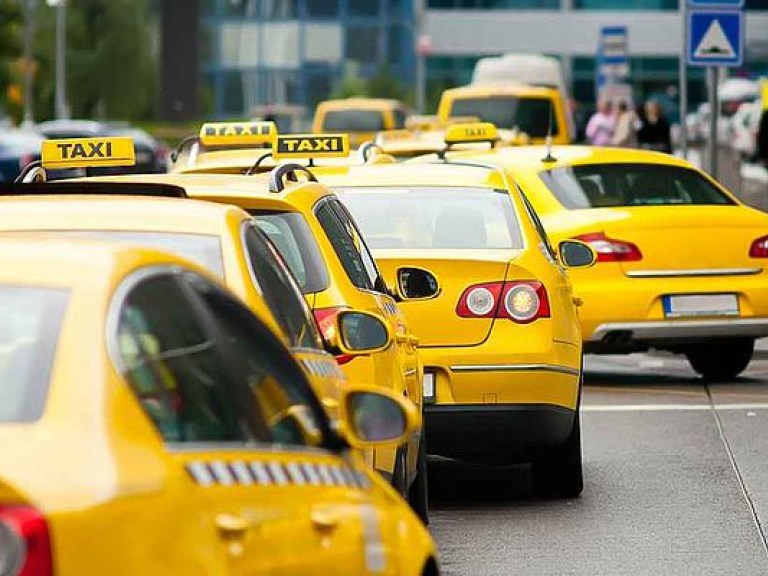 В Украине 99% такси работают нелегально – эксперт
