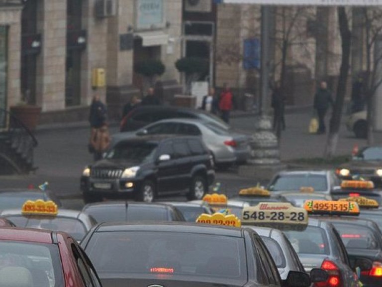 Оснований для повышения цен в Украине на такси нет – эксперт