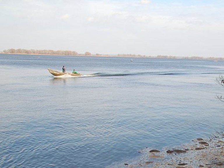 В Николаеве на пляже в реке утонули мужчина и ребенок