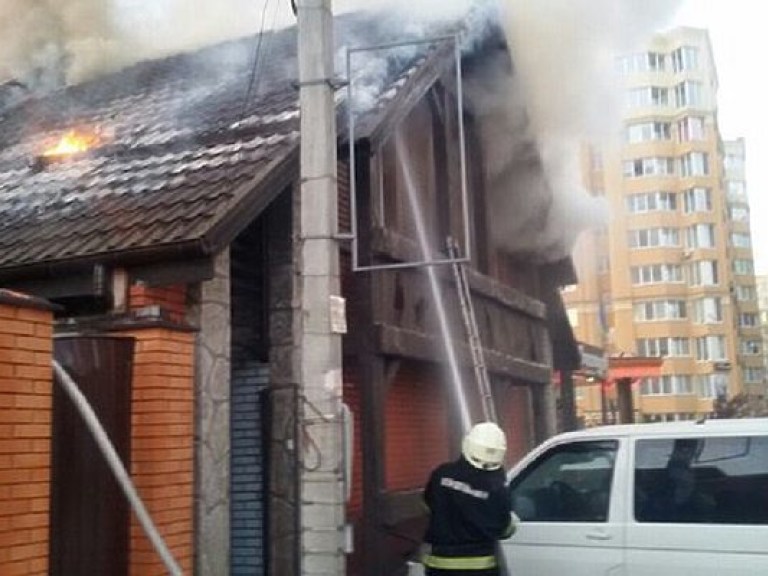 В Киевской области ночью горел двухэтажный ресторан (ФОТО)