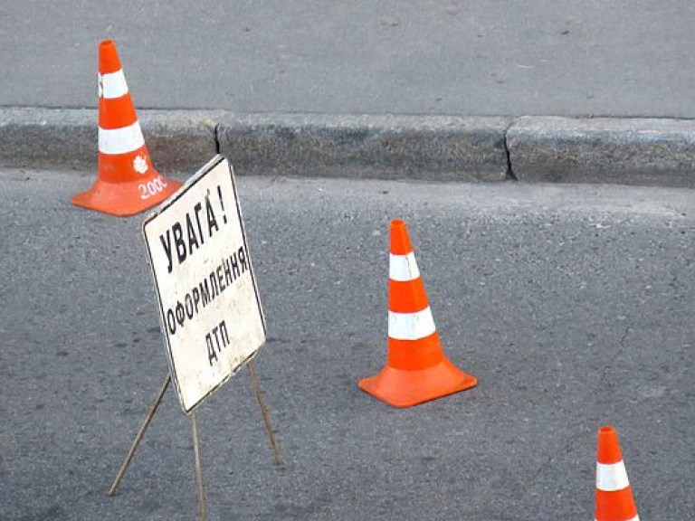 В Харькове пешеход пробил лобовое стекло «девятки» (ФОТО)