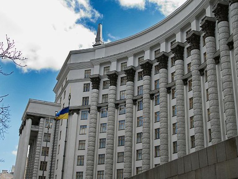 Кабмин упростил процедуру смены имени и получения паспорта несовершеннолетними украинцами