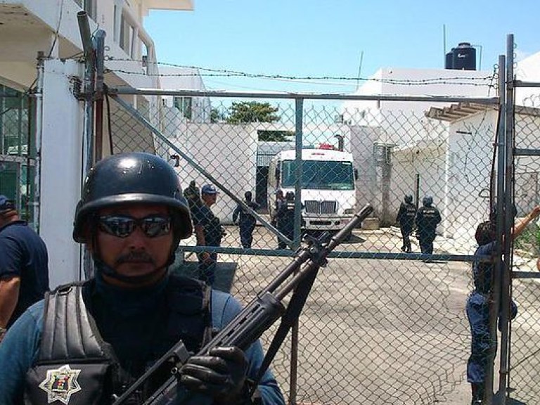 В мексиканской тюрьме 28 заключенных погибли в кровавой драке (ФОТО)