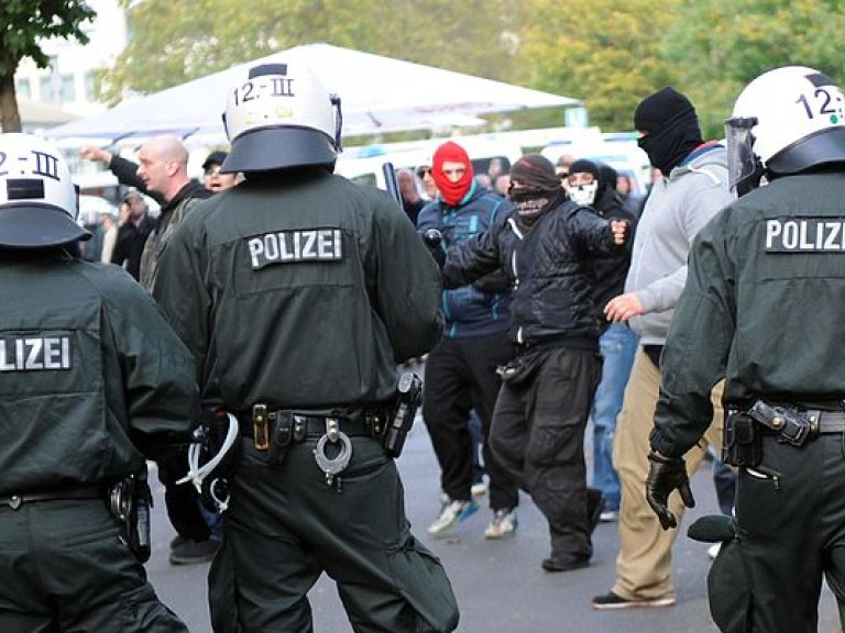 В Гамбурге перед саммитом G20 произошли стычки между полицией и протестующими (ФОТО)