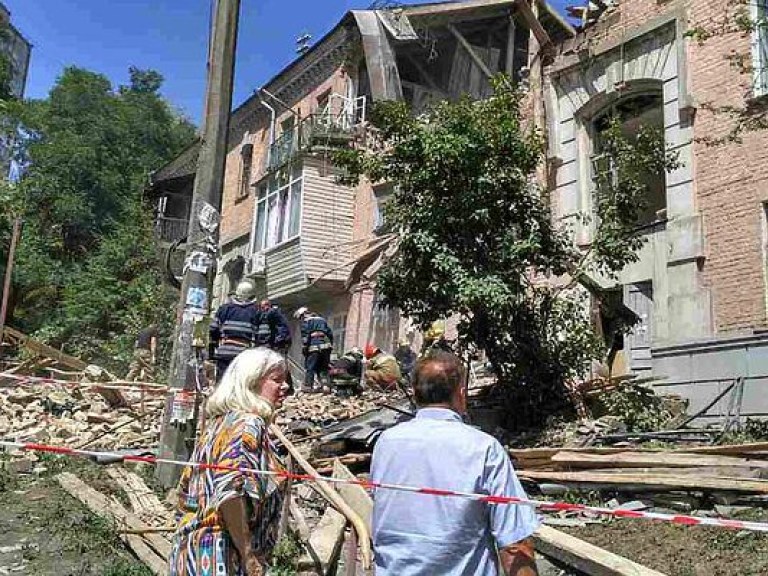 В Киеве в Голосевском районе прогремел взрыв в жилом доме, есть жертвы (ФОТО, ВИДЕО)