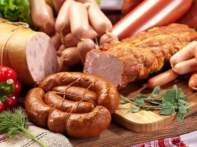 Токсиколог: В Украине опасно покупать колбасу