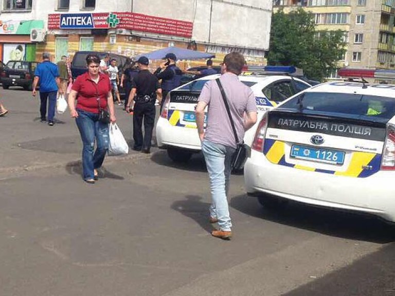 В Киеве произошла стрельба на рынке, есть пострадавшие (ФОТО)