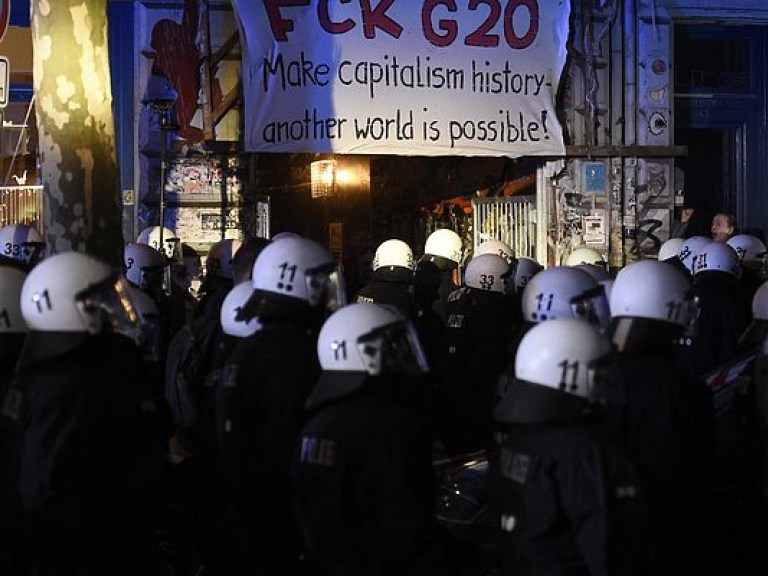 Саммит G20: В Гамбурге вновь произошли ночные столкновения полиции и демонстрантов