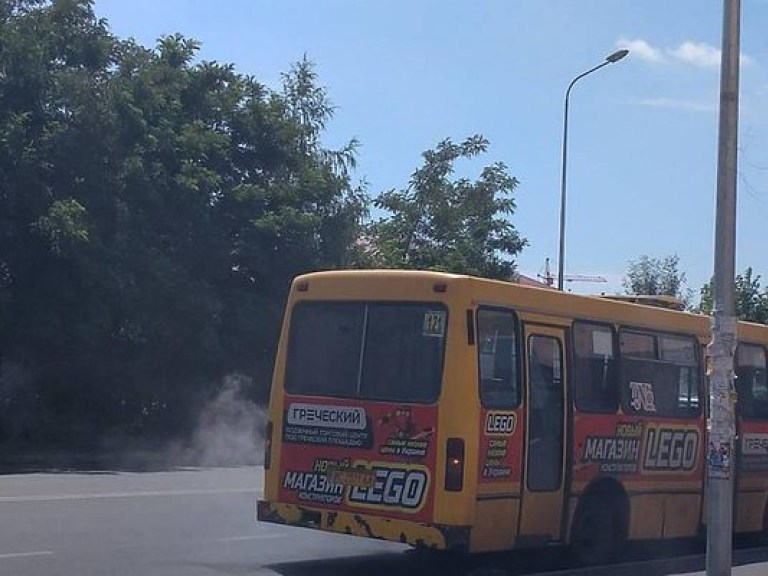 В Одессе на ходу загорелась маршрутка с пассажирами (ФОТО, ВИДЕО)