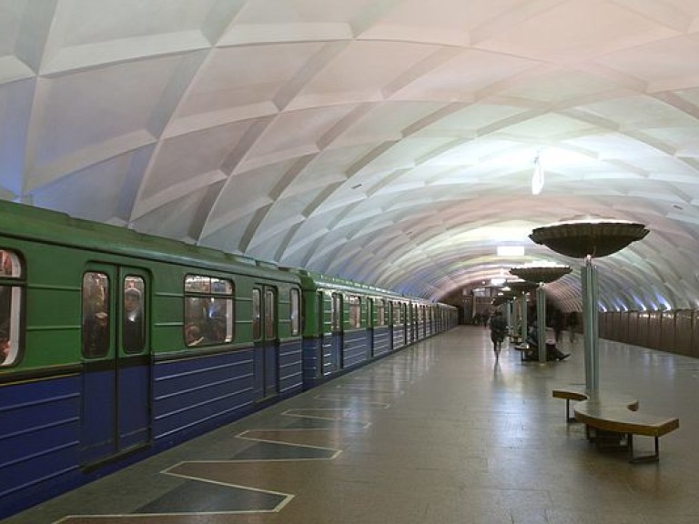 В харьковском метрополитене мужчина бросился под поезд