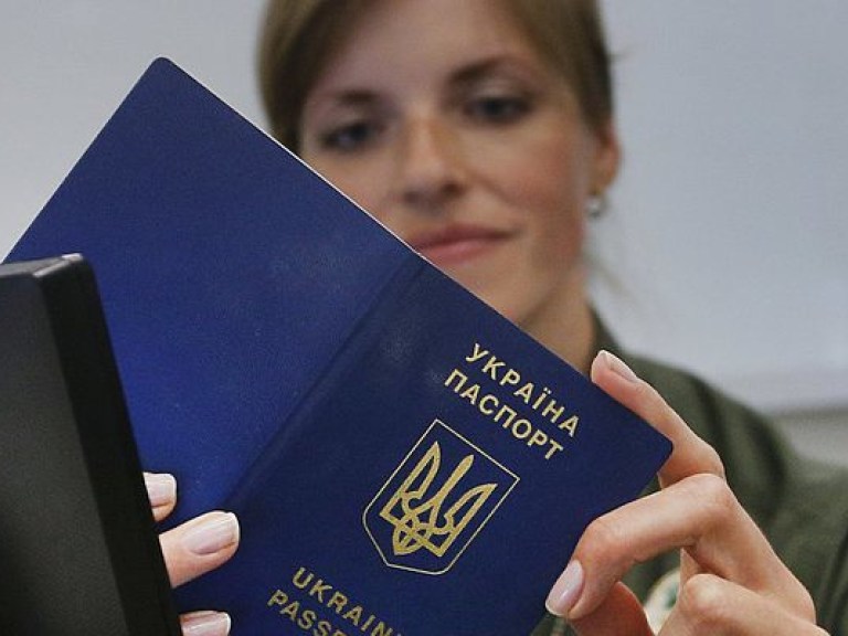 Украинцы оформили 752 тысяч ID-паспортов &#8212; ГМС