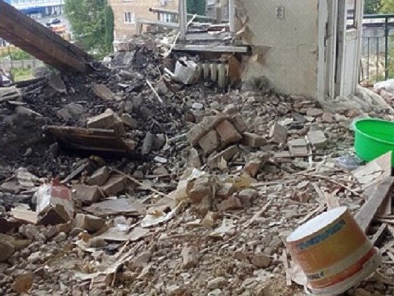 Жители взорвавшегося дома в Киеве забрали вещи (ФОТО)