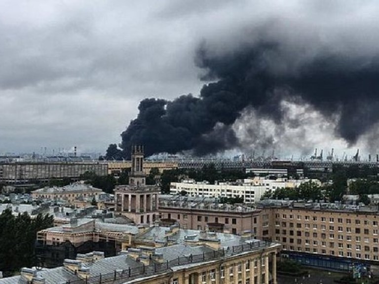 В Санкт-Петербурге на территории Кировского завода произошел пожар (ФОТО)