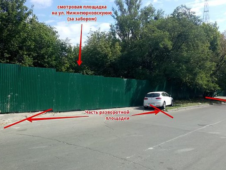 На столичной Татарке появился забор и заблокировал разворотную площадку для транспорта (ФОТО)