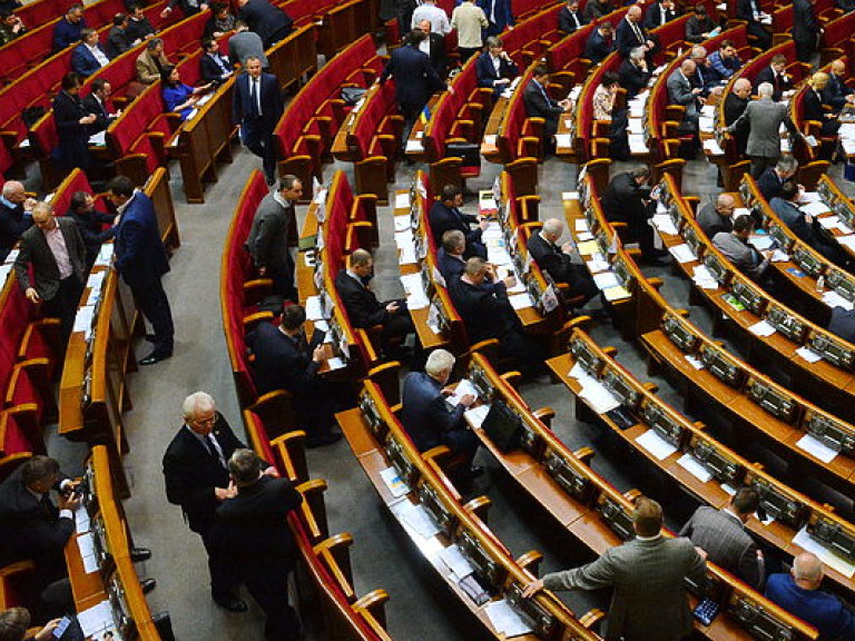Депутатам предлагают дополнительно выделить из бюджета миллиард гривен &#171;на округа&#187;