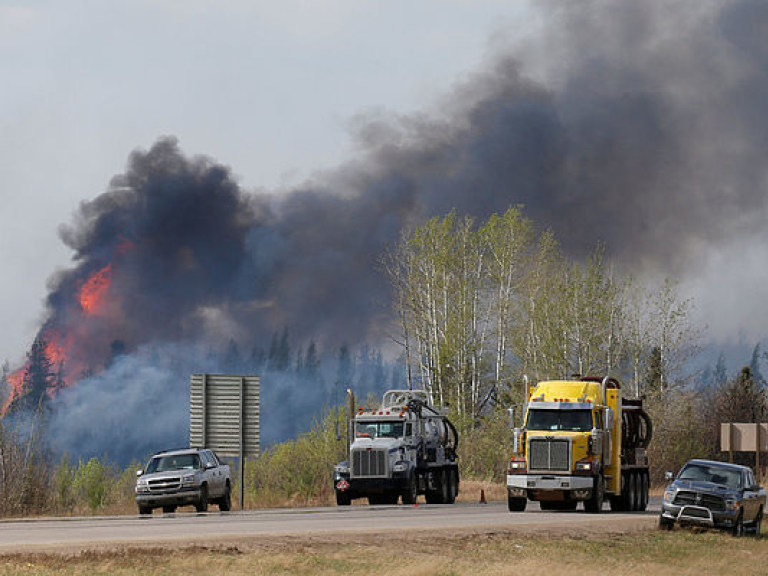 Пожары в Канаде: ветер утих, ликвидировали около 40 очагов возгорания