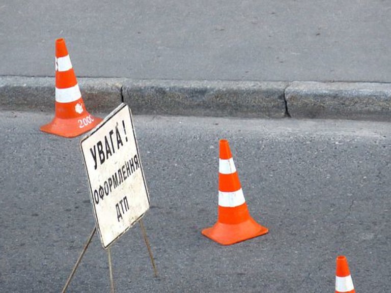 В Виннице автомобиль сбил двух пешеходов  (ФОТО)