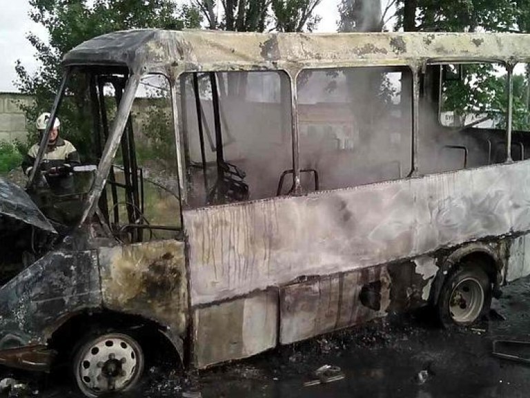 В Херсонской области на ходу загорелся автобус (ФОТО)