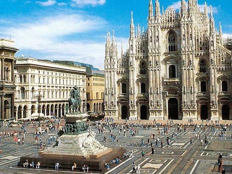 В Милане селфи-палки попали под запрет