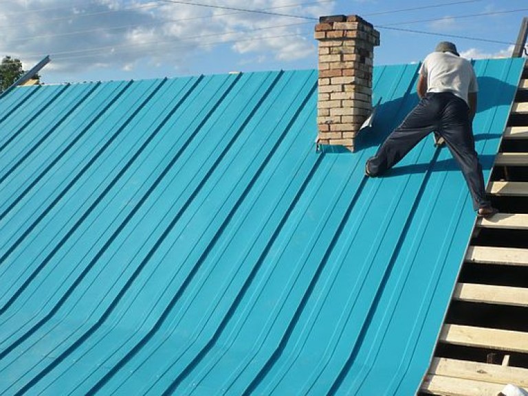 На Харьковщине 52-летний мужчина погиб во время ремонта крыши