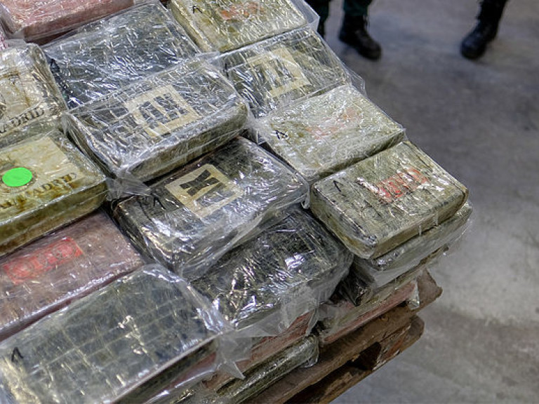 Рекордное количество кокаина изъяли в порту Гамбурга