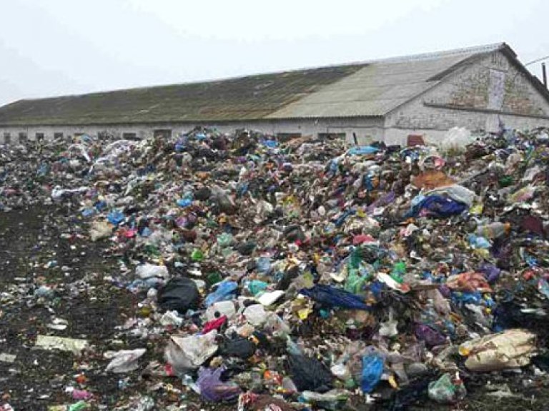 В Киевской области  обнаружили 40 тонн львовского мусора