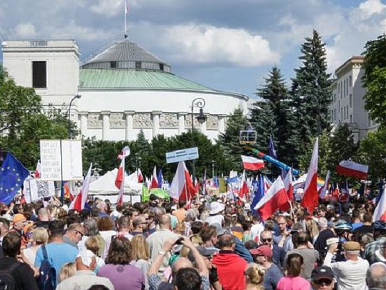 Поляки продолжают протестовать против судебной реформы