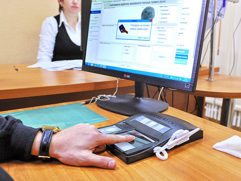 Ажиотаж с биометрическими паспортами в Украине не спадает &#8212; миграционная служба