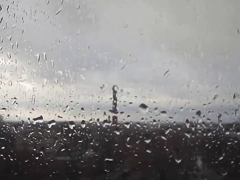 Синоптики объявили штормовое предупреждение на Прикарпатье