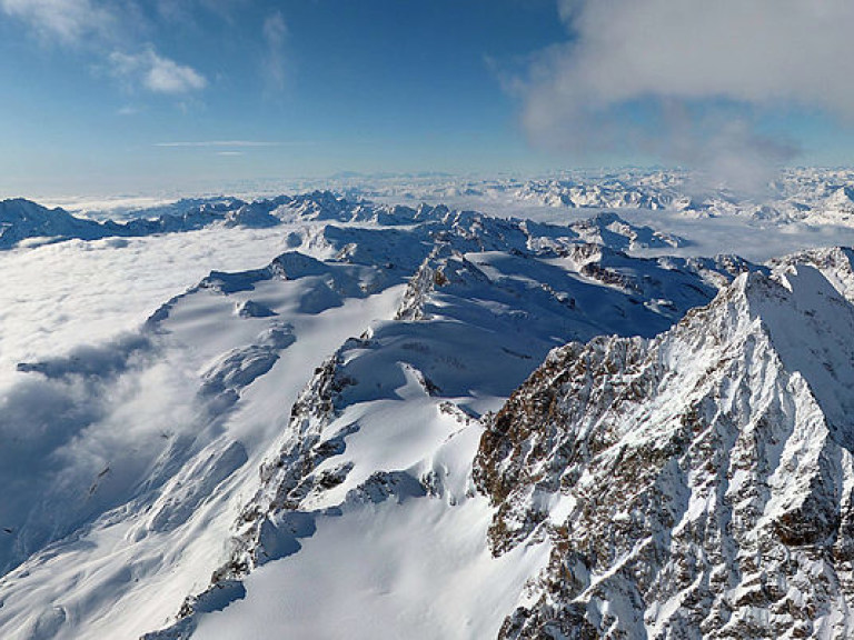 Под снегом Альп нашли тела супругов, пропавших 75 лет назад (ФОТО)