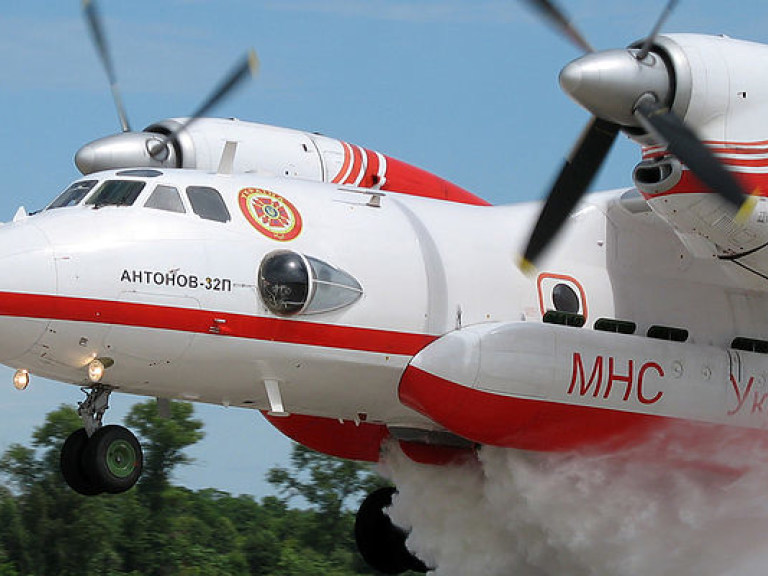 Гройсман поручил направить украинский самолет для тушения пожаров в Черногории