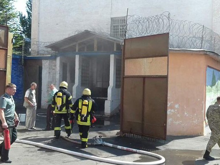 В Лукьяновском СИЗО произошел пожар: горели мебель и мусор (ФОТО, ВИДЕО)