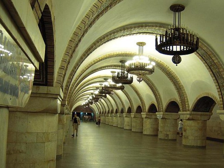 На станции метро &#171;Золотые ворота&#187; в Киеве открылась выставка противогазов