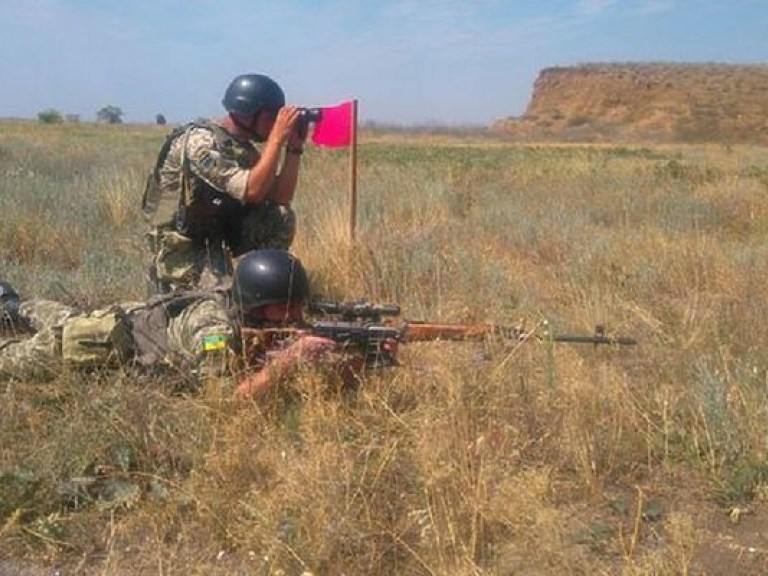 Украинские пограничники начали учения возле админграницы Крыма (ФОТО)