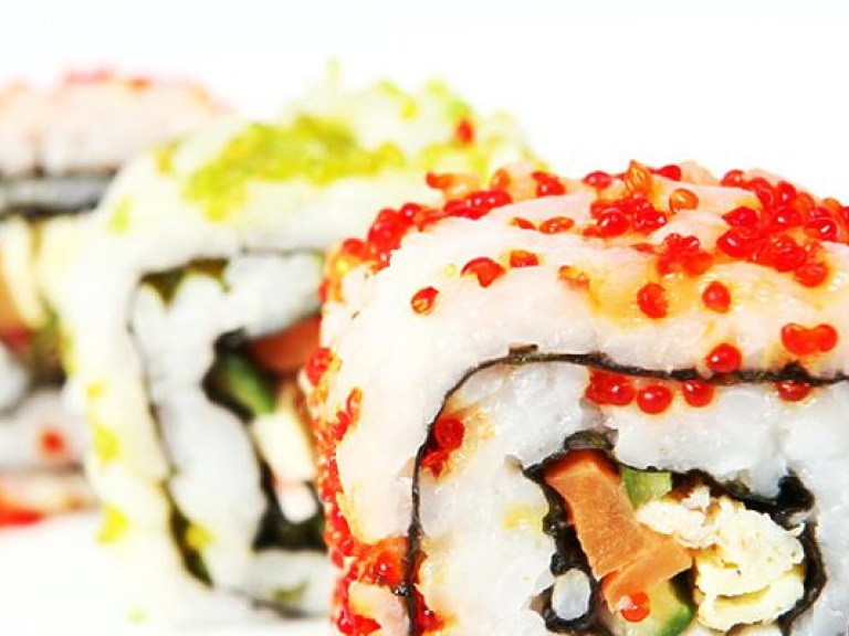 Японские повара предупреждают, что неправильно приготовленные суши могут привести к пищевым отравлениям