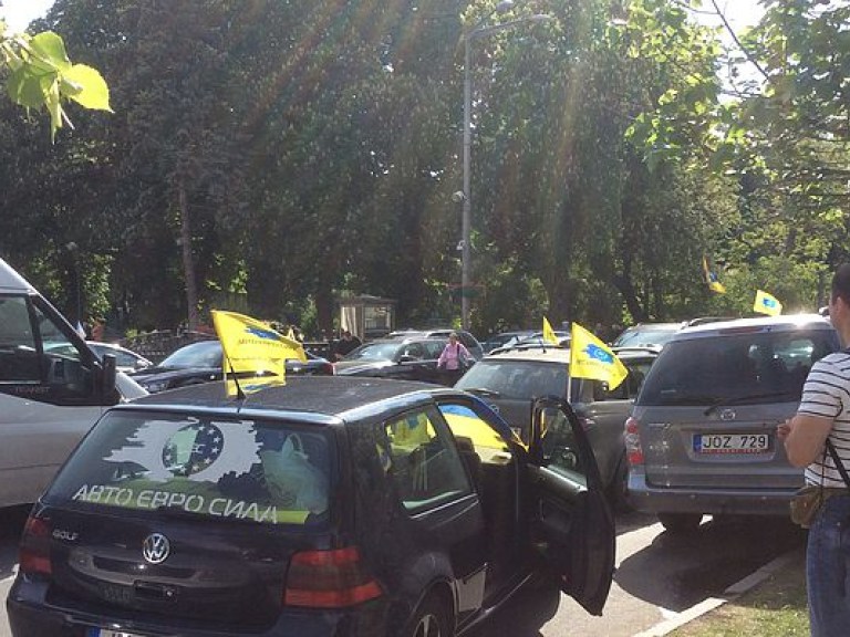 Налоговики насчитали 600 тысяч машин на иностранной регистрации в Украине