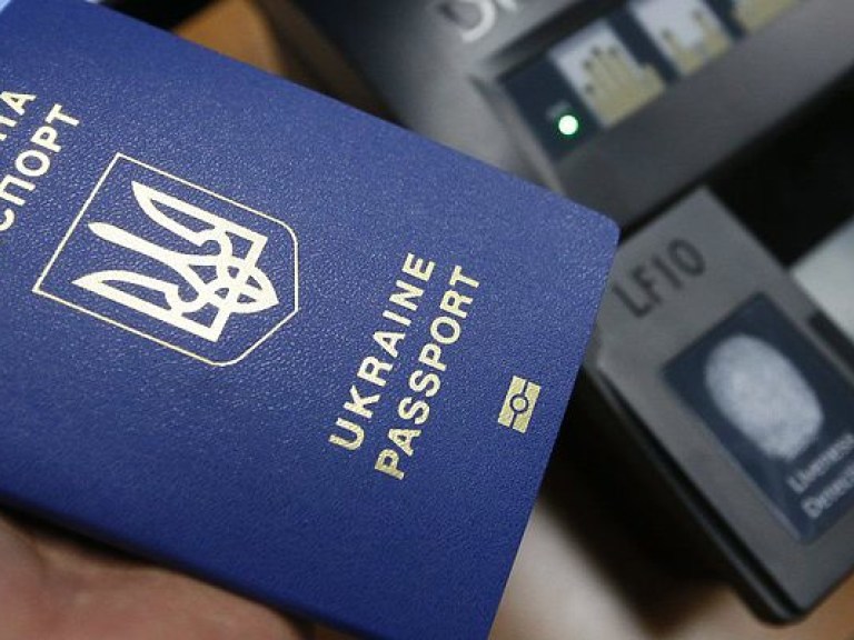 В ГП «Документ» объяснили проблемы с оформлением биометрических паспортов нехваткой кадров