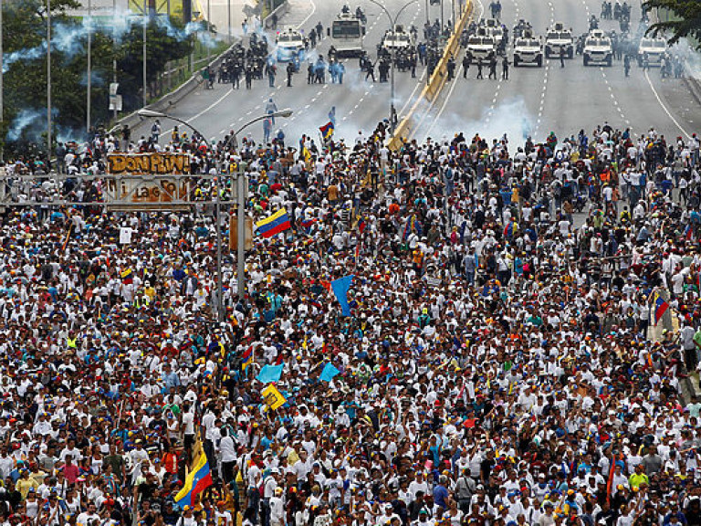 На непрекращающихся митингах в Венесуэле снова погибли люди