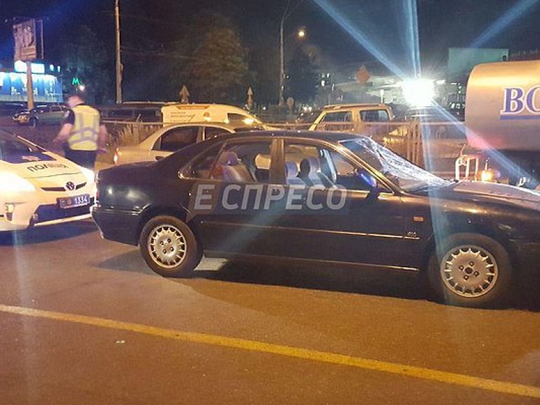 В Киеве пьяный водитель на иномарке сбил насмерть пешехода (ФОТО)