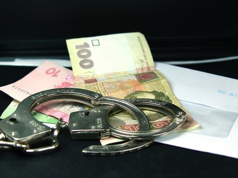 Полицейский в Харькове требовал взятку за возврат автомобиля