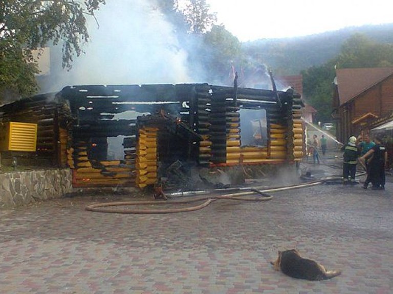 На Закарпатье сгорел ресторан (ФОТО)